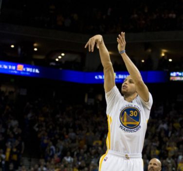 stephen curry hits 77 3s in a row