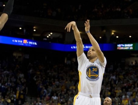 stephen curry hits 77 3s in a row